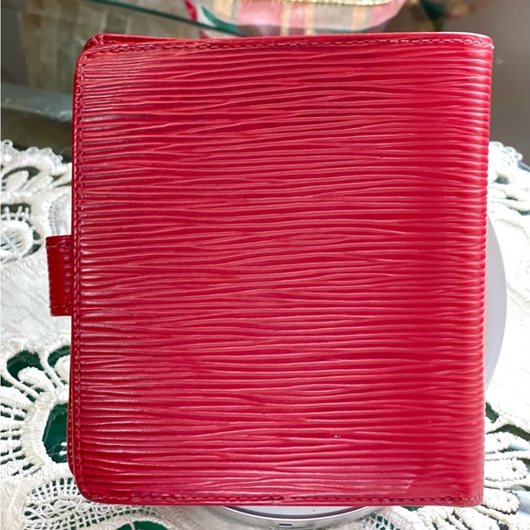 Authentic LOUIS VUITTON Red Epi bifold wallet - Picture 2 of 15